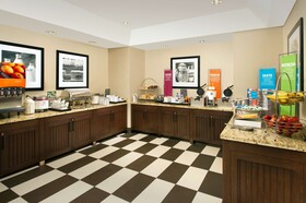 Hampton Inn Kansas City/Village West