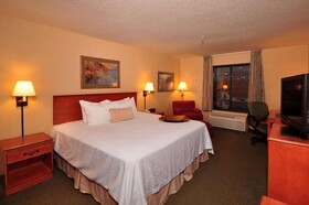 Hampton Inn Kansas City/Village West