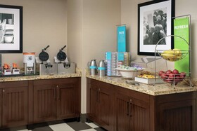 Hampton Inn Kansas City/Village West