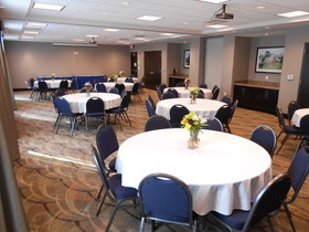 Holiday Inn Express & Suites Kansas City KU Medical Center