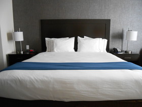 Holiday Inn Express & Suites Kansas City KU Medical Center