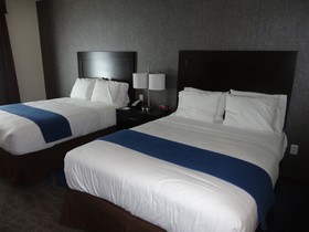 Holiday Inn Express & Suites Kansas City KU Medical Center