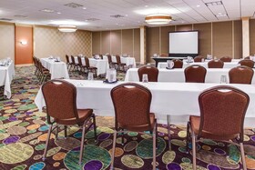 Holiday Inn Hotel & Suites Overland Park-West