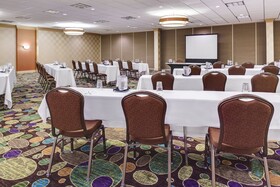 Holiday Inn Hotel & Suites Overland Park-West