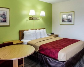Econo Lodge Lawrence