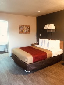 Econo Lodge Lawrence