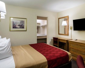 Econo Lodge Lawrence