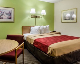 Econo Lodge Lawrence