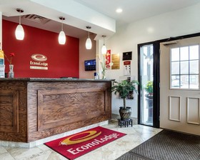 Econo Lodge Lawrence