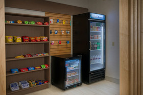 Holiday Inn Express Hotel & Suites Lawrence