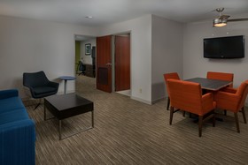 Holiday Inn Express Hotel & Suites Lawrence