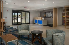 Holiday Inn Express Hotel & Suites Lawrence