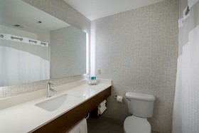 Holiday Inn Express Hotel & Suites Lawrence