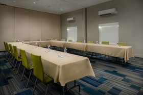 Holiday Inn Express Hotel & Suites Lawrence