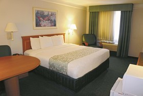La Quinta Inn by Wyndham Kansas City Lenexa