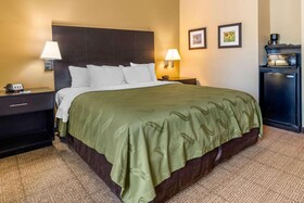Quality Inn & Suites Lenexa Kansas City
