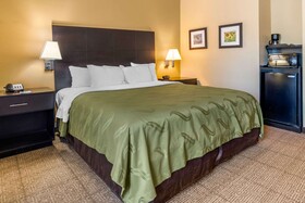 Quality Inn & Suites Lenexa Kansas City