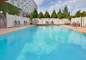 Holiday Inn Manhattan at The Campus