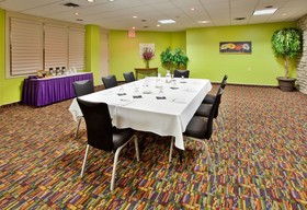 Holiday Inn Manhattan at The Campus