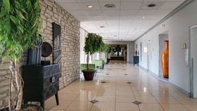 Holiday Inn Manhattan at The Campus
