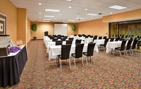 Holiday Inn Manhattan at The Campus