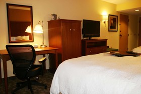 Hampton Inn & Suites Kansas City/Merriam