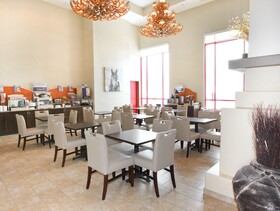 Holiday Inn Express & Suites Olathe North