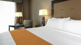 Holiday Inn Express & Suites Olathe North