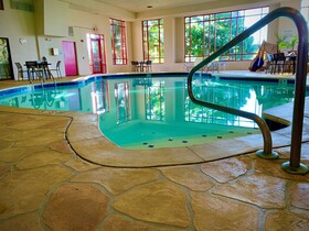 Holiday Inn Express & Suites Olathe North