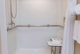 Holiday Inn Express & Suites Olathe North