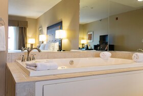 Holiday Inn Express & Suites Olathe North