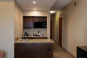 Holiday Inn Express & Suites Olathe North
