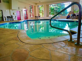 Holiday Inn Express & Suites Olathe North