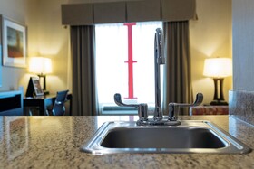 Holiday Inn Express & Suites Olathe North