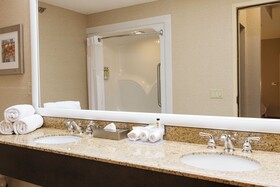 Holiday Inn Express & Suites Olathe North