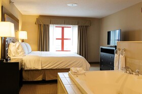 Holiday Inn Express & Suites Olathe North