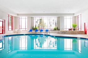 Holiday Inn Express & Suites Olathe North