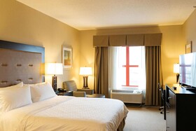 Holiday Inn Express & Suites Olathe North