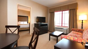 Holiday Inn Express & Suites Olathe North