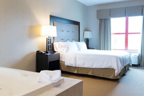 Holiday Inn Express & Suites Olathe North