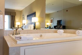 Holiday Inn Express & Suites Olathe North