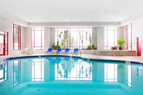 Holiday Inn Express & Suites Olathe North