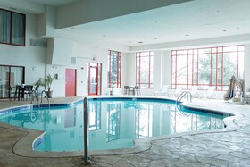 Holiday Inn Express & Suites Olathe North
