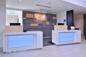 Holiday Inn Express & Suites Olathe West