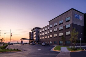 Holiday Inn Express & Suites Olathe West