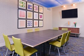 Holiday Inn Express & Suites Olathe West