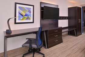 Holiday Inn Express & Suites Olathe West