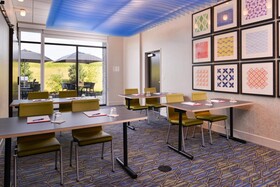 Holiday Inn Express & Suites Olathe West