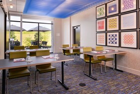 Holiday Inn Express & Suites Olathe West