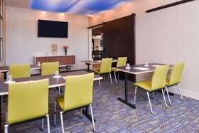 Holiday Inn Express & Suites Olathe West